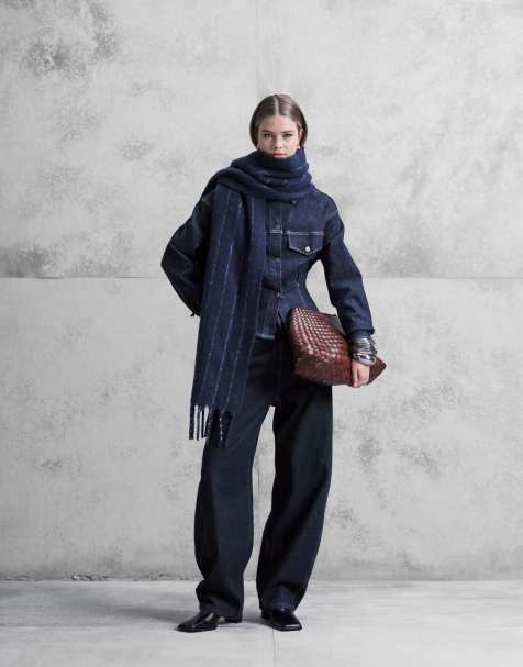 ARKET Endive barrel leg jeans in indigo blue