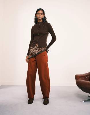 Arket ARKET Endive barrel leg jeans in seam detail in overdyed brown