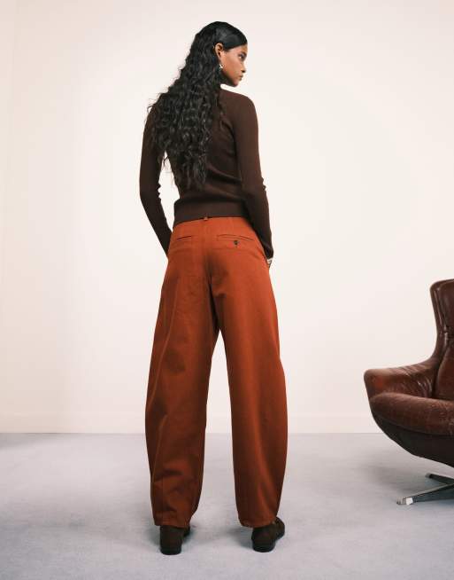 ARKET Endive barrel leg jeans in seam detail in overdyed brown, 3 of 5