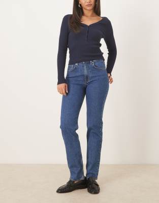 ARKET - Jade - Lange, schmale Stretch-Jeans mit Rinse-Waschungin Mittelblau