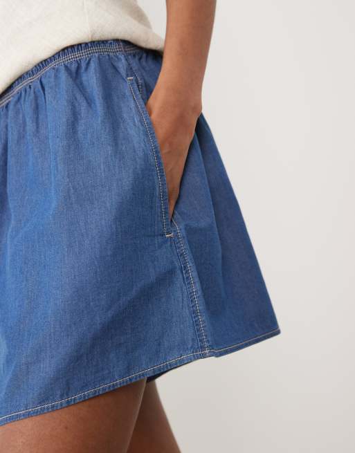 ARKET – Jeansshorts in mittelblauer Waschung mit elastischem Bund, 3 von 5