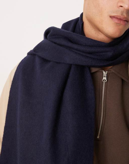 ARKET knitted scaf in navy  , 2 of 3