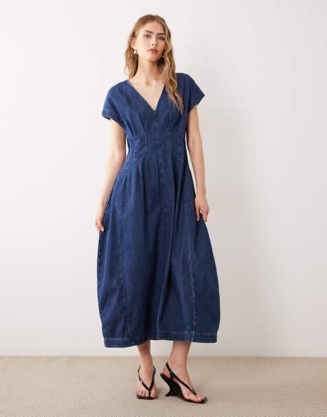 ARKET – Kurzärmliges Maxikleid in mittelblauer Waschung mit geraffter Taille und Ballonsaum - view 1