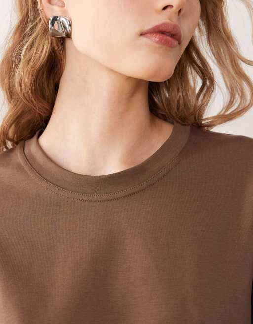 ARKET – Kurzärmliges T-Shirt aus schwerem Interlock-Stoff in Braun mit Stretchanteil, 4 von 4