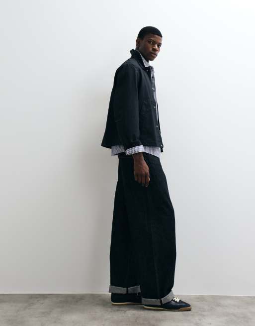 ARKET kurze Jacke aus gewachster Baumwolle mit kontrastierendem Cordkragen in Schwarz, 2 von 5