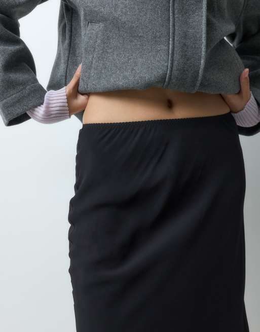 ARKET low waist frill hem midi skirt in Black, 3 of 5