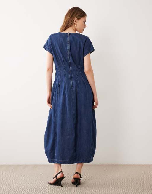 ARKET - Mellemblå forvasket maxikjole i denim med indsyet talje og pufdesign, 4 af 4