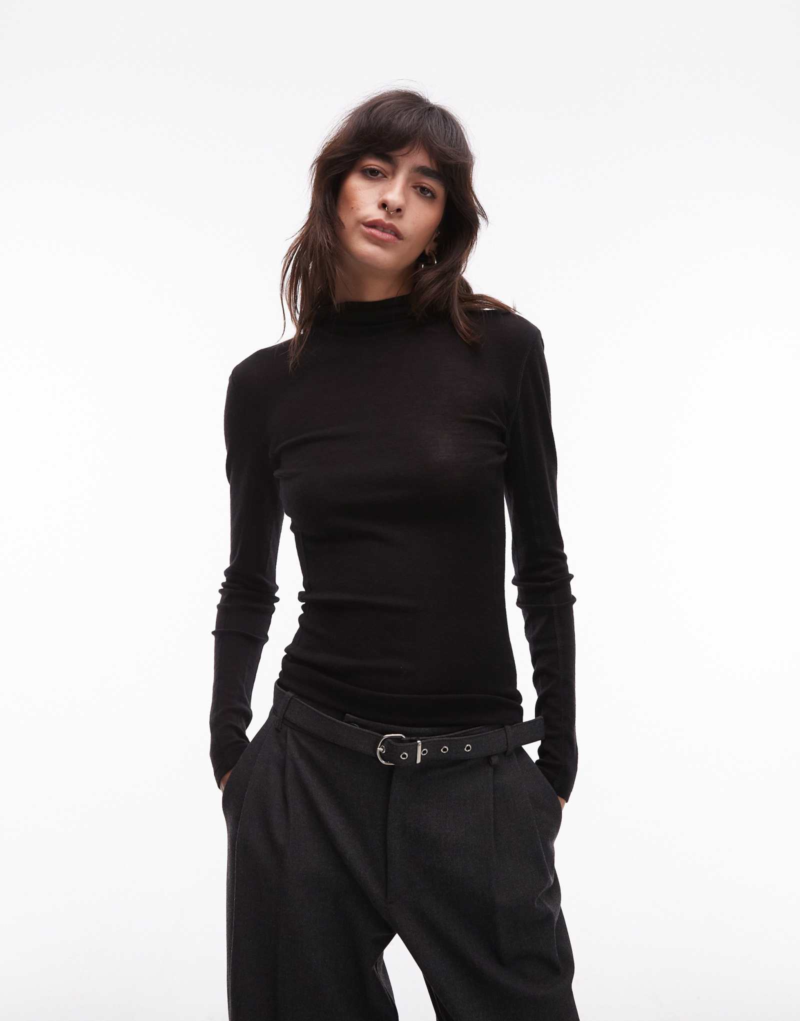 Вязаный топ с длинными рукавами и капюшоном из мериносовой шерсти ARKET черного цвета