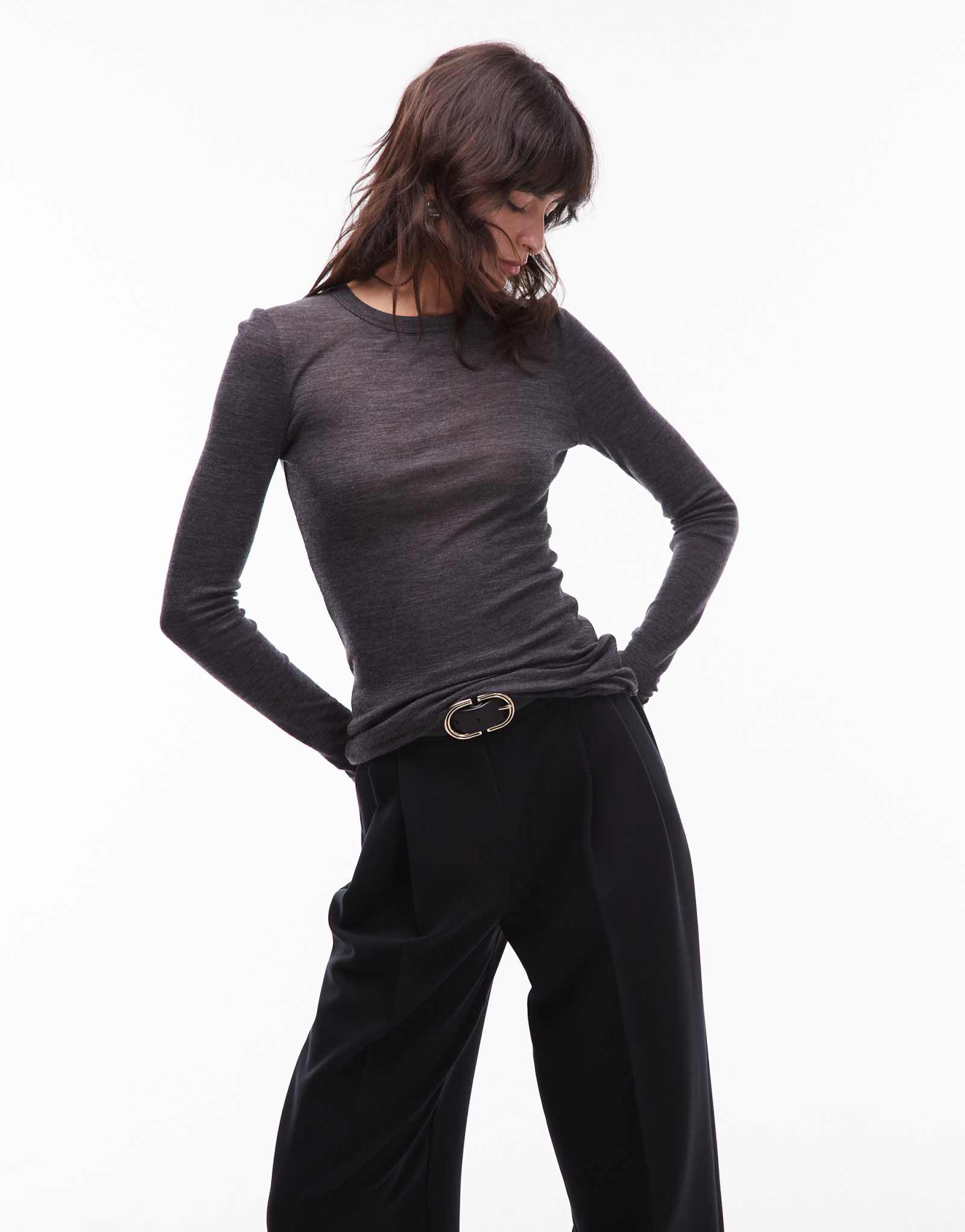 Вязаный полупрозрачный топ с длинными рукавами из мериносовой шерсти ARKET темно-серого цвета 