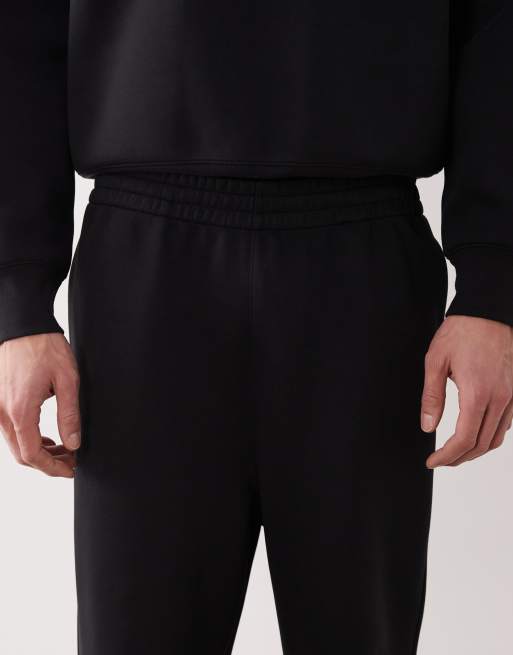 ARKET – Mix and Match – Jogginghose aus neoprenartigem Material in Schwarz mit geradem Bein, 4 von 5