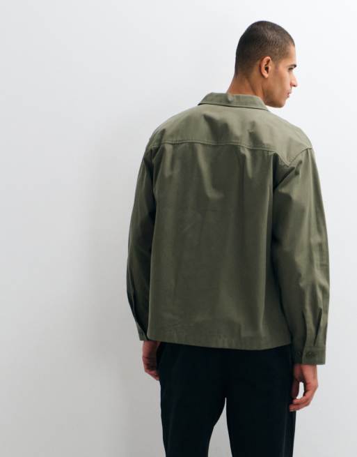 ARKET Oversize-Twill-Hemdjacke aus reiner Baumwolle in Khaki, 4 von 5