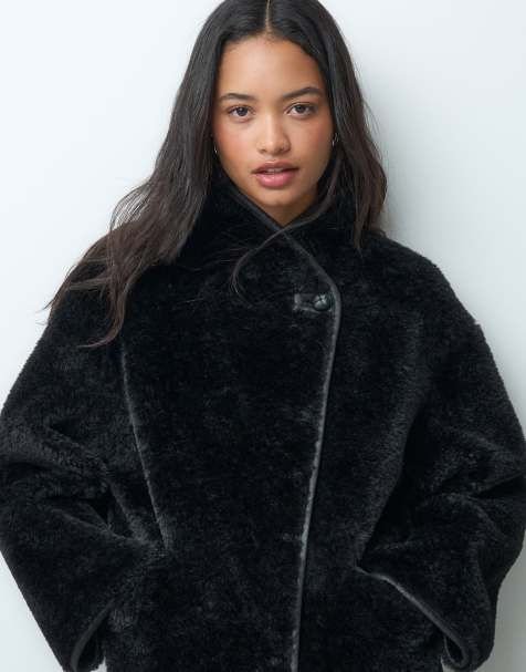 ARKET oversized imitatie-schapenvacht jack met opstaande boord en contrasterende afwerking in zwart - view 1