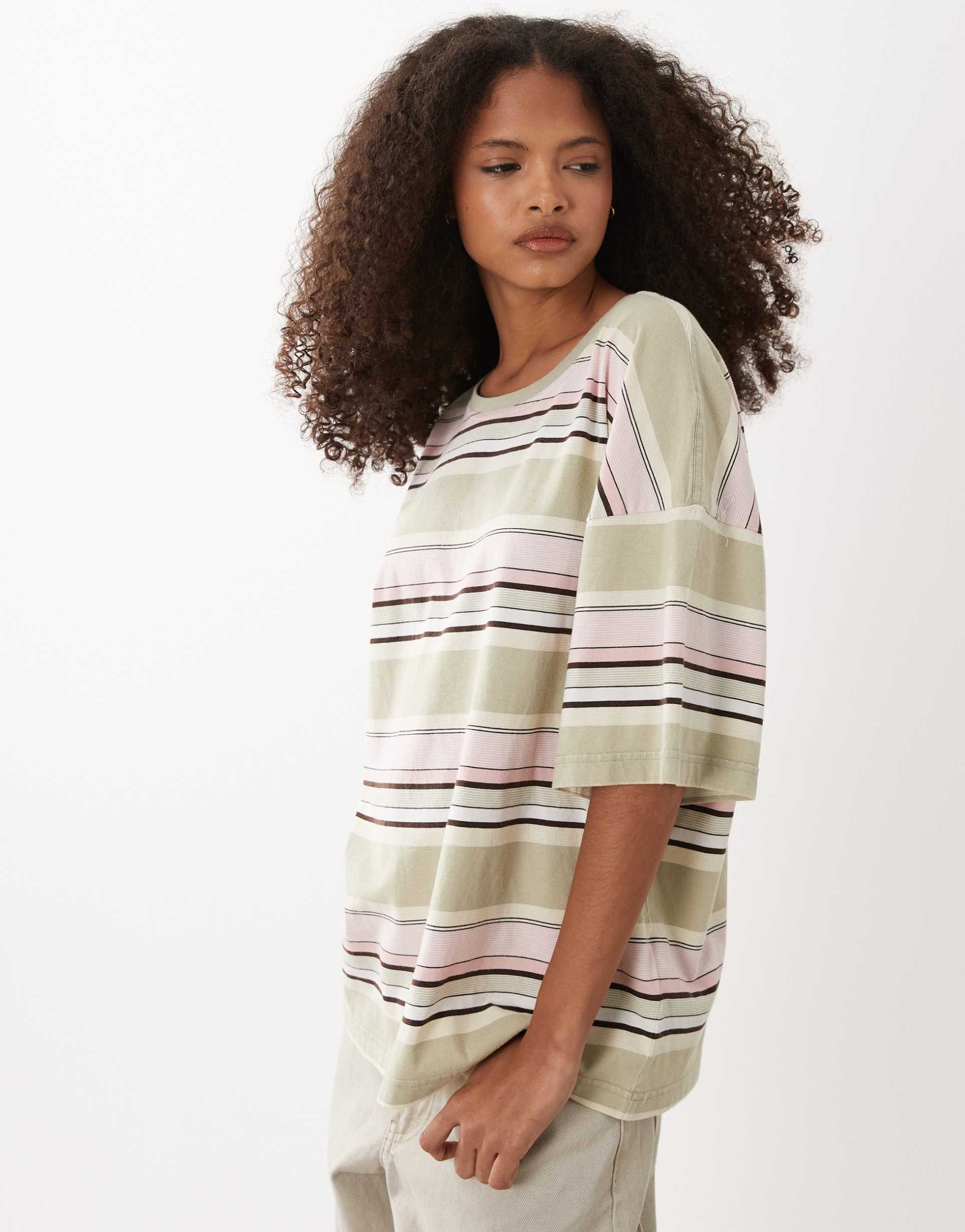 arket oversized t-shirt in khaki green