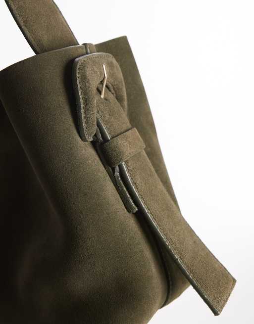 ARKET - Petit sac bandoulière en daim avec boucle latérale - Kaki foncé, 3 de 4
