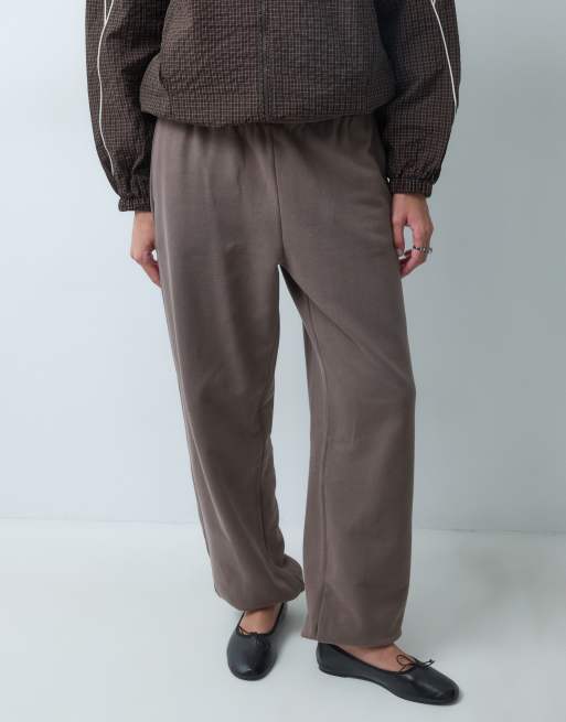 ARKET Premium pure cotton baggy sweat pants in brown, 2 of 5