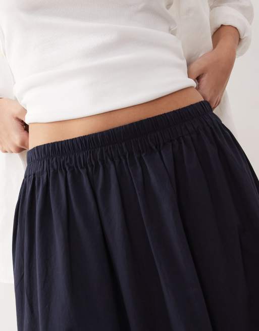 ARKET pure cotton pleated maxi skirt with slit in dark blue, 3 of 5
