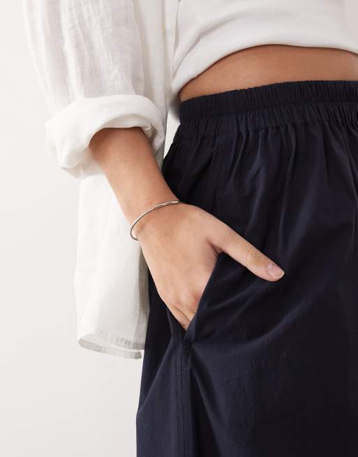 ARKET pure cotton pleated maxi skirt with slit in dark blue, 4 of 5