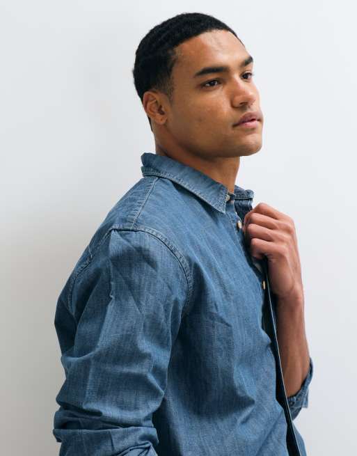 ARKET regular-fit denim overhemd in mid-wash blauw, 2 van 5