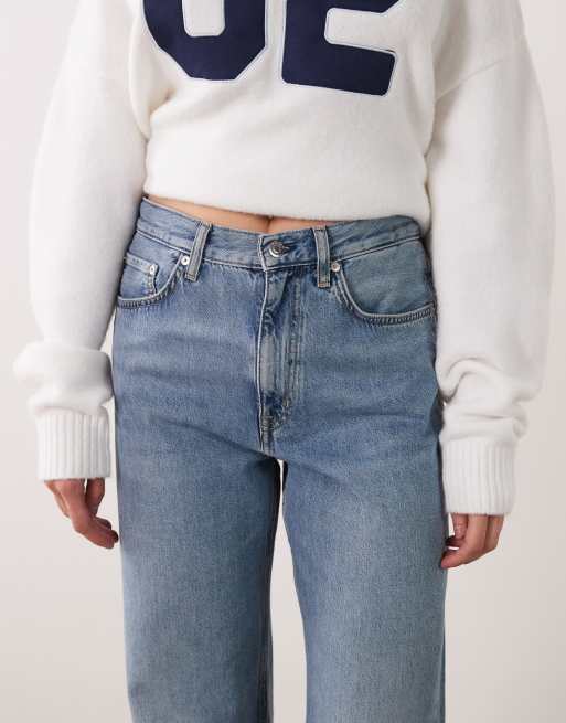 ARKET relaxed boyfriend-jeans med liten slits i tvättad blå, 4 av 5