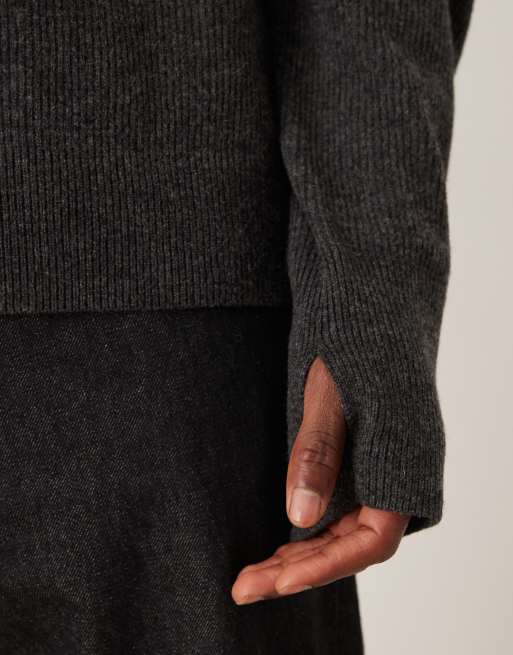 ARKET – Rippstrick-Pullover in Dunkelgrau mit hohem Wollanteil, Handgelenkstulpen, Daumenlöchern und Rundhalsausschnitt, 5 von 5