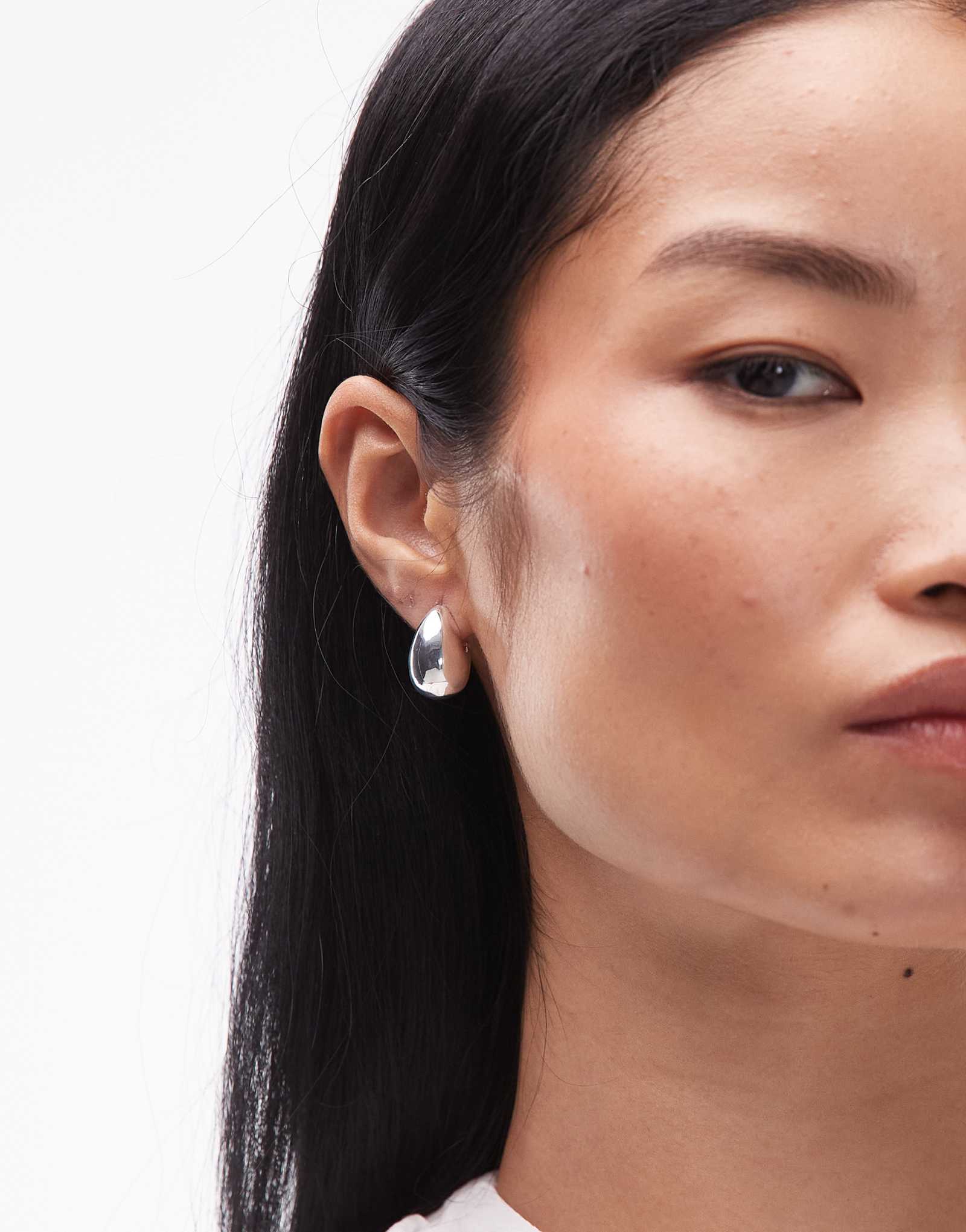 Круглые каплевидные серьги ARKET из посеребренной латуни