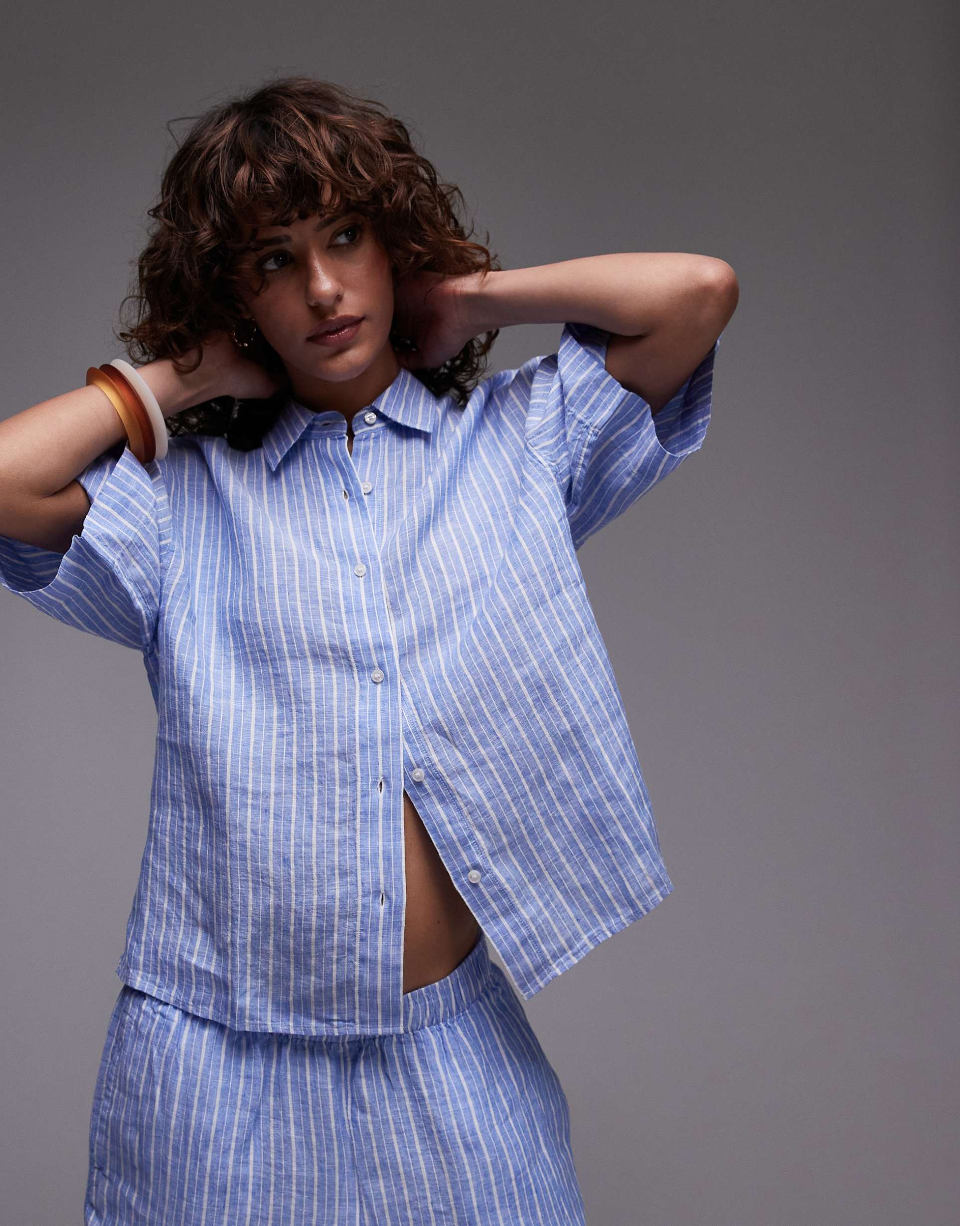 arket short sleeve linen shirt in blue stripes