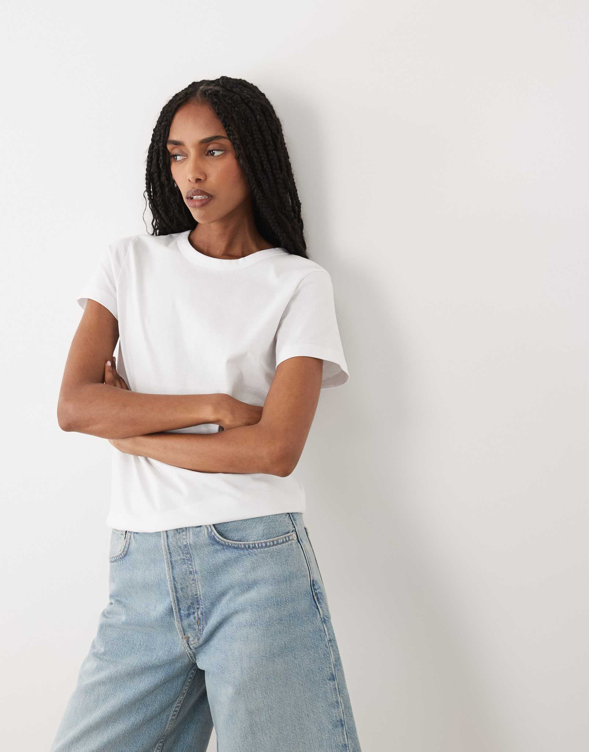 arket slim sit short sleeved t-shirt in white