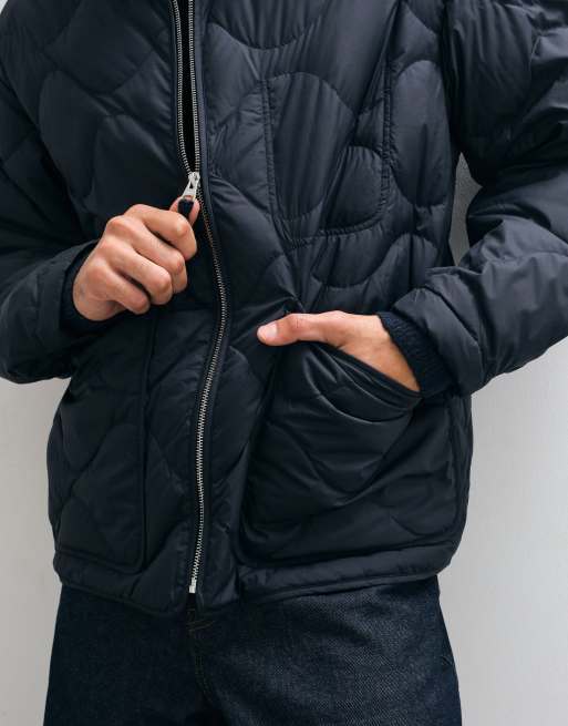 ARKET Steppjacke mit Daunen und Stehkragen in Marineblau, 3 von 5