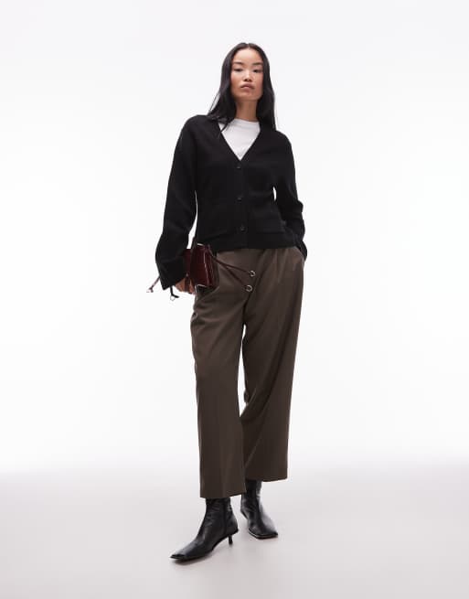 ARKET – Strickjacke aus strukturiertem Wollgarn in Schwarz mit V-Ausschnitt und Vordertaschen, 3 von 4