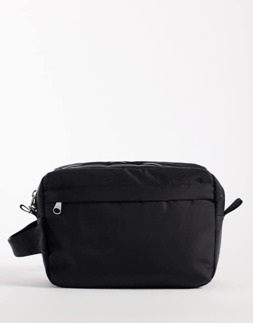 ARKET – Svart necessär i unisex-modell med sidohandtag