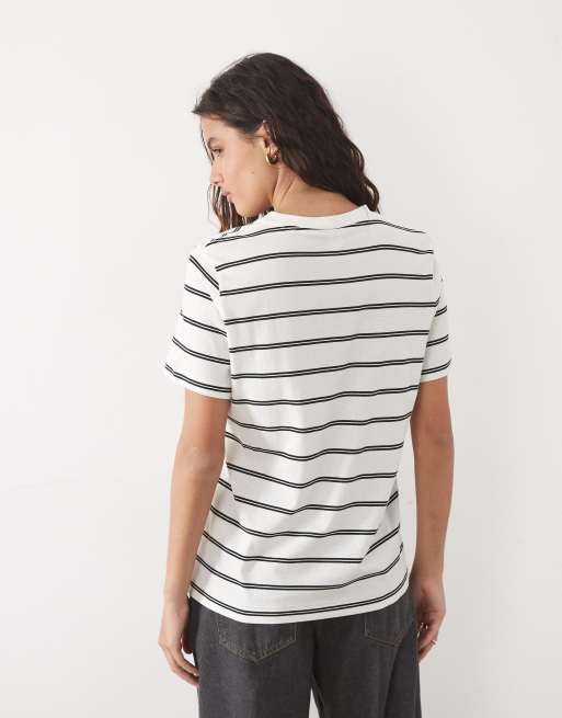 ARKET t-shirt med dubbla marinblå ränder i vitt, 4 av 4