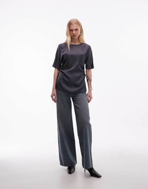 ARKET - T-shirt met lange pasvorm en aangerimpelde taille in donkergrijs, 2 van 4