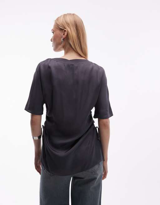 ARKET - T-shirt met lange pasvorm en aangerimpelde taille in donkergrijs, 4 van 4