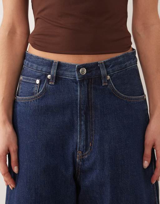ARKET – Tiki – Mörkblå, tvättade jeans med barrelben, 5 av 5