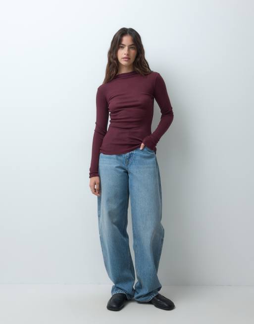 ARKET top a coste larghe semitrasparente in lana merino con collo alto finto bordeaux, 2 di 5