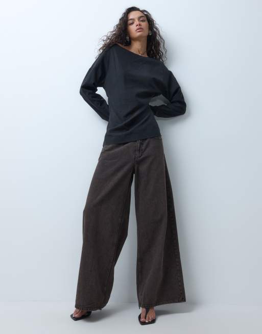 ARKET top asimétrico de manga larga con cintura ajustada en negro, 2 de 5