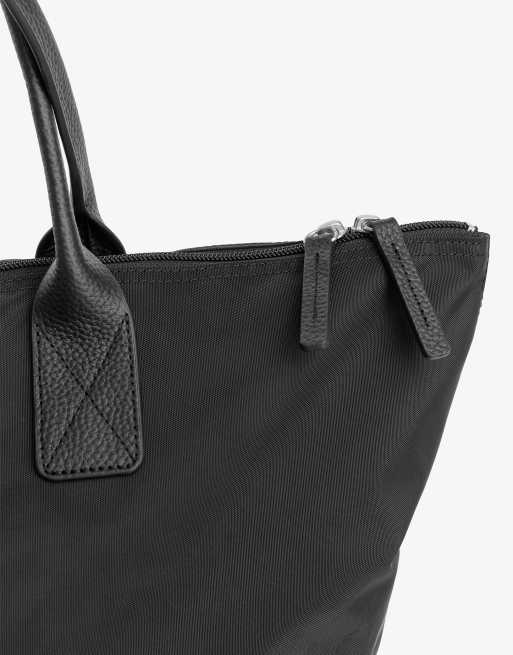 ARKET unisex nylon 36-timers overnight tote-taske med læderrem i sort, 4 af 4