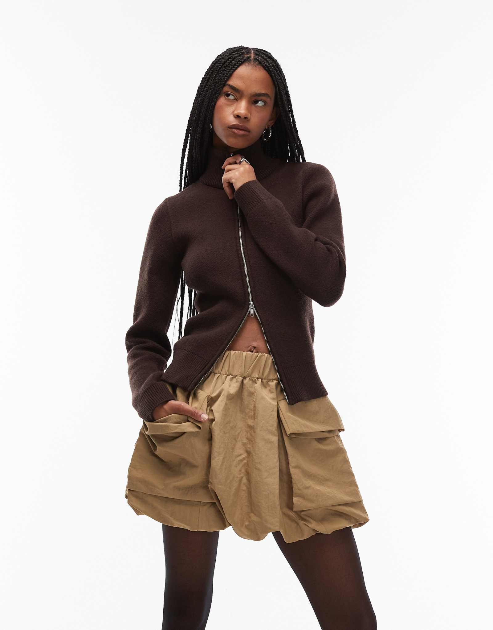 Мини-юбка ARKET с карманами-пузырями бежевого цвета