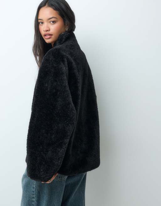 ARKET veste oversize effet peau lainée à col cheminée avec bordures contrastantes en noir, 5 de 5