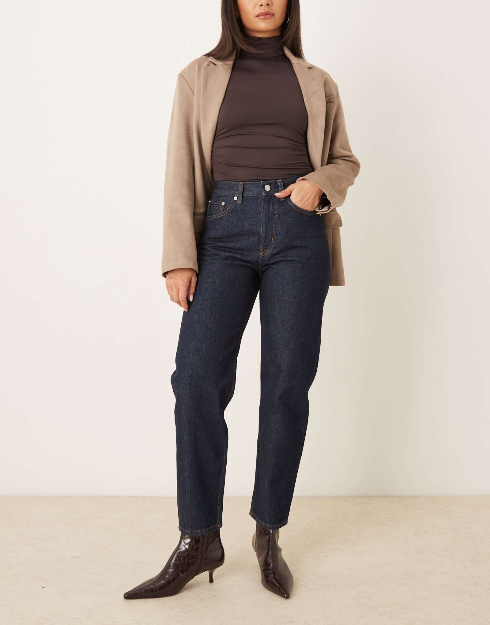 Узкие джинсы-баллоны ARKET Violet цвета индиго после стирки