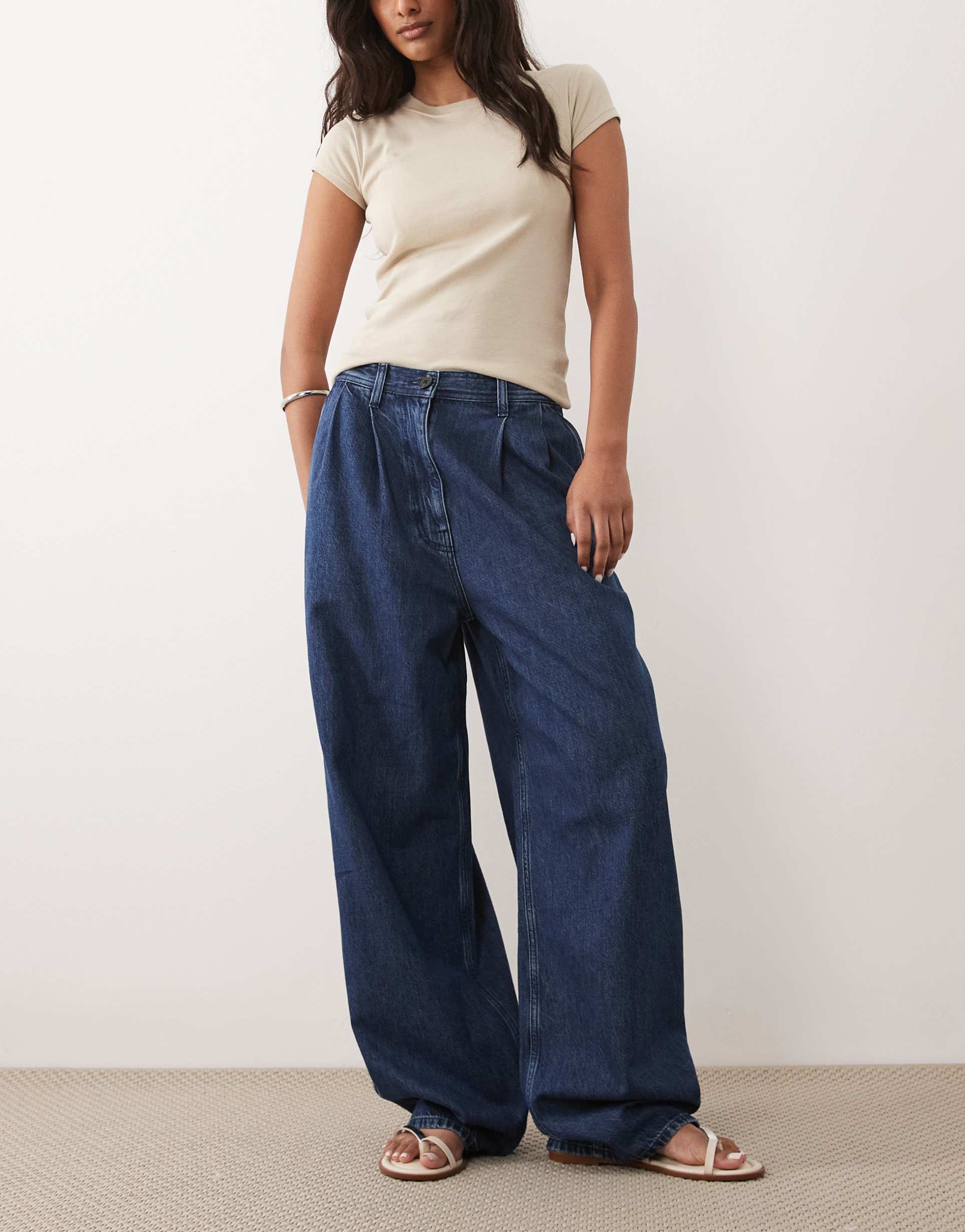 arket wide leg pleated jeans in midwash blue