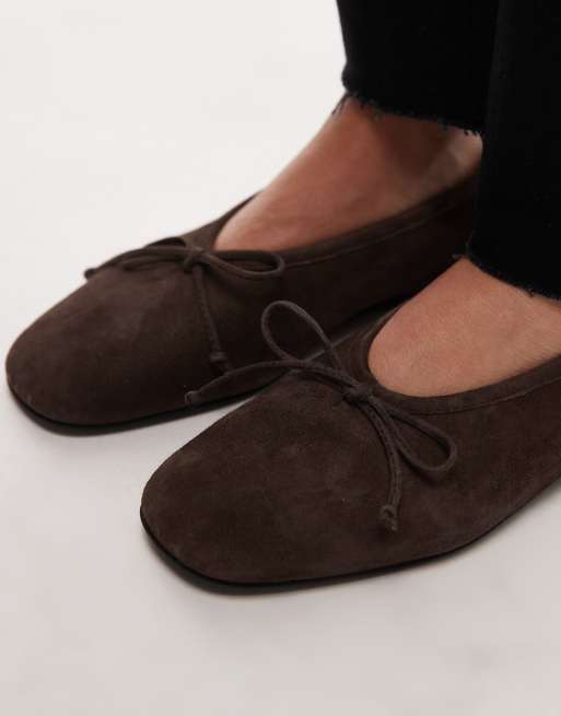 ARKET – Wildleder-Ballerinas in Schokobraun mit eckiger Zehenpartie, 2 von 4