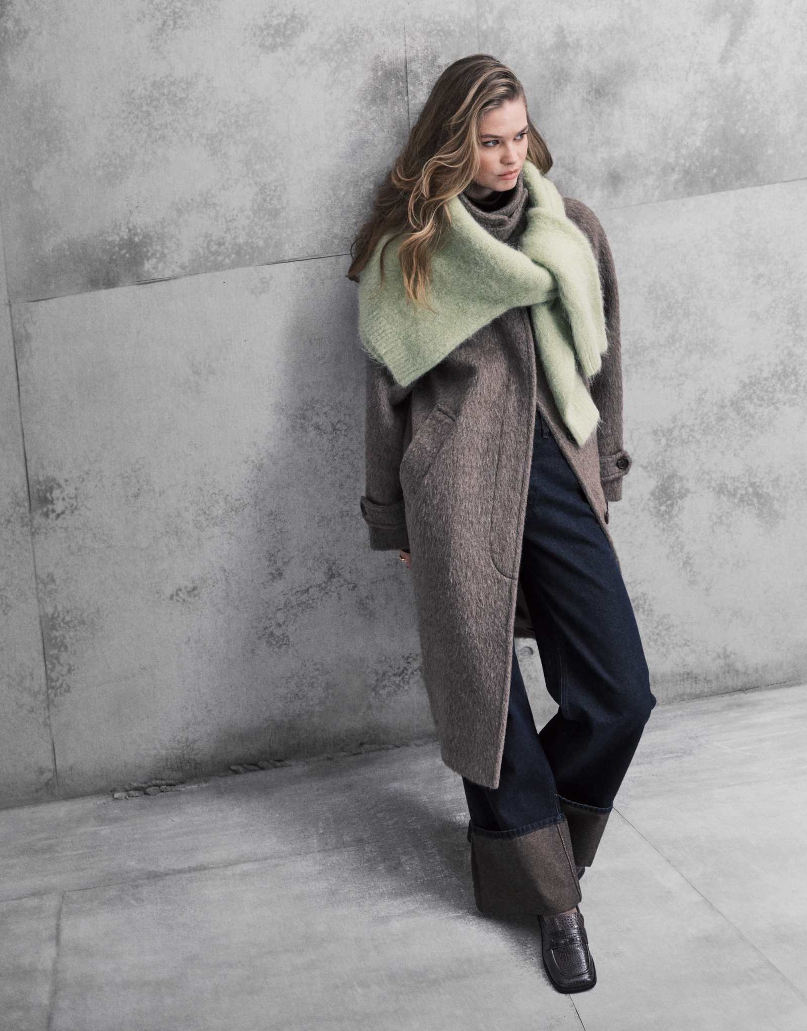 Объемное миди-пальто из шерсти АРКЕТ и альпаки темно-молочно-коричневого цвета