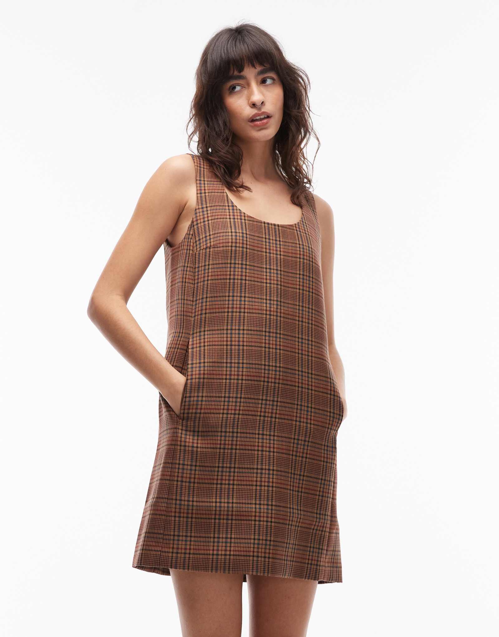 Мини-платье-сорочка без рукавов из смеси шерсти ARKET в коричневую клетку