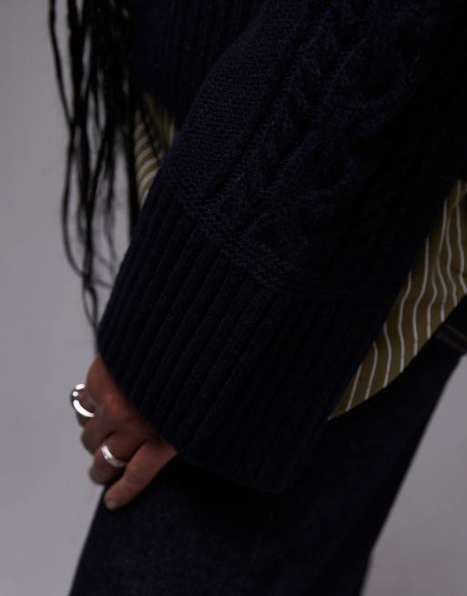 ARKET – Zopfstrickjacke in Marineblau mit V-Ausschnitt vorne und Knopfleiste, 3 von 4