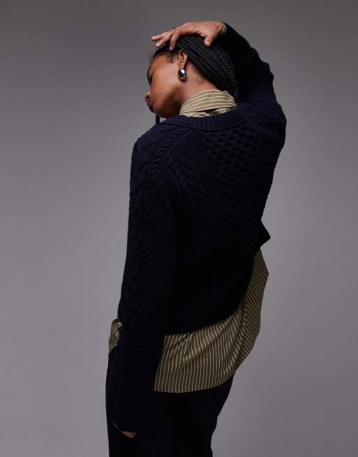 ARKET – Zopfstrickjacke in Marineblau mit V-Ausschnitt vorne und Knopfleiste, 4 von 4