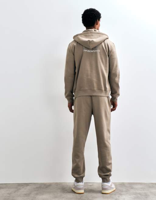 Armani EA7 conjunto de chándal de entrenamiento en beige, 5 de 5