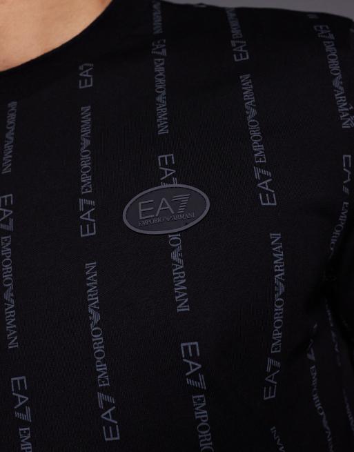 Armani – EA7 – Czarny T-shirt ze wzorem z logo z monogramem na całej powierzchni, 5 z 5