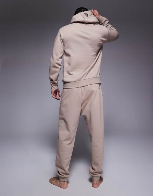 Armani EA7 Hoodie met logo in het midden in beige, deel van co