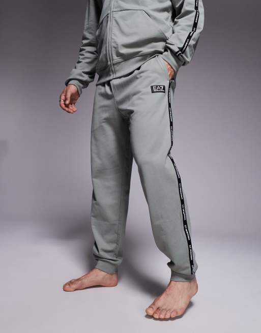 Armani - EA7 - Joggers verde salvia con polsino sul fondo e nastro con logo in coordinato, 2 di 5